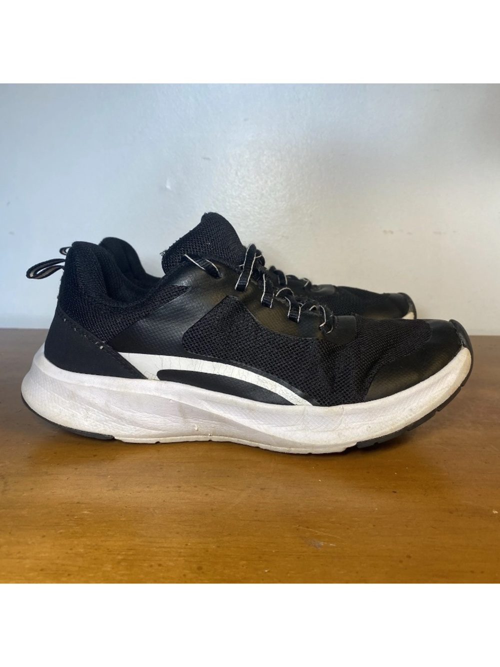 Athletic Works Boys Men’s 6.5 Black Sneakers Athletic Running Walking Shoes